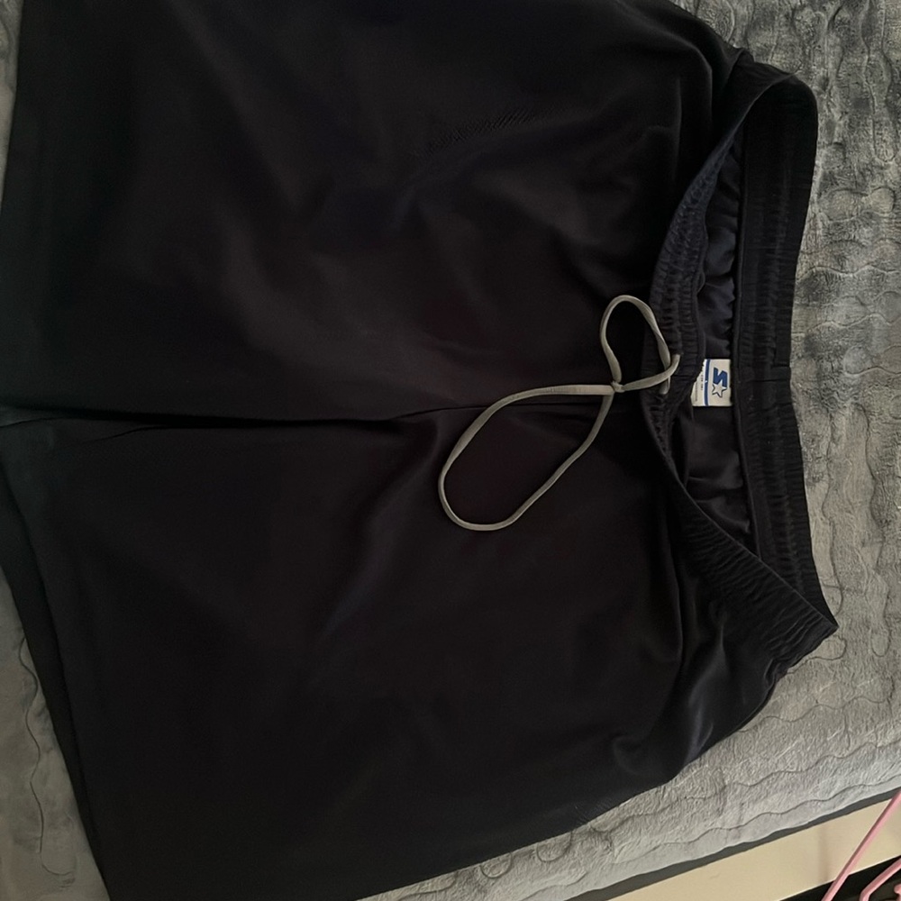 Men’s basketball shorts size L